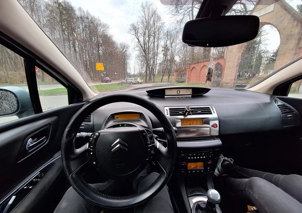 Citroen C4 cena 8500 przebieg: 234000, rok produkcji 2005 z Biała małe 301
